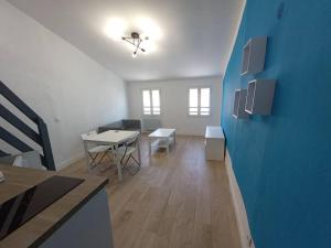 BudgetBnb 185, Toulon petit duplex a deux pas de lOpéra climatisé