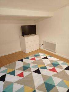 BudgetBnb 185, Toulon petit duplex a deux pas de lOpéra climatisé