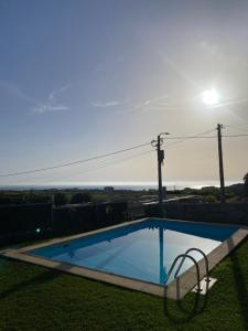 Encantadora moradia T1, com piscina e vista mar a 500m da praia