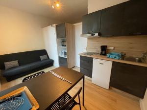 Appartements Meuble de Tourisme dans parc arbore 1000m2 - Sejour-la-Roche Eperon : photos des chambres