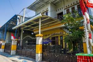 OYO 93161 Nurul Hikmah Homestay Syariah & Sport Center - Sedati