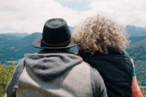 Espíritus del Cañi. Tiny home y destilería