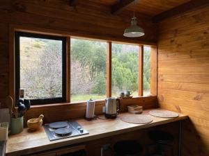 Espíritus del Cañi. Tiny home y destilería