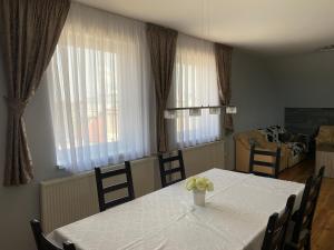 Spacious Apartment in Town Centre