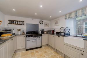 Jessamine: Restored fishermans cottage close to Looes harbour