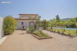 Villas Bien d’exception!! Villa de Standing entre Hyeres et la Crau. : photos des chambres