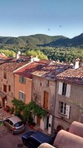 Maisons de vacances Cote d-Azur. VAR. Village house with terrace. : photos des chambres