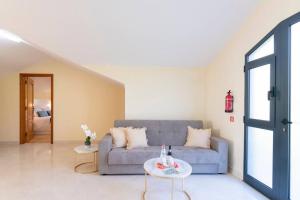 Brancos Apartment by GALMI