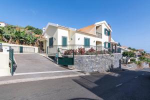 Brancos Apartment by GALMI