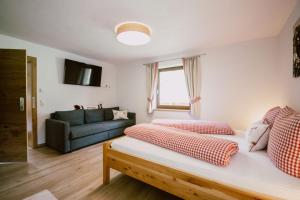 Nedererhof - Zimmer Enzian mit Gemeinschaftsküche