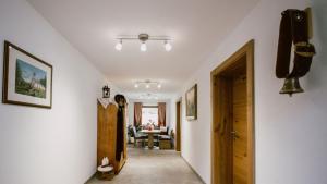 Nedererhof - Zimmer Enzian mit Gemeinschaftsküche