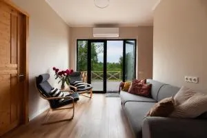 Renovated 3-bedroom House in Nature - Iskia Estate - Lebach'e