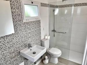 Modern Minimalist Studio with Essential Comfort