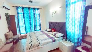 Exclusive Floor on Manali Expressway for Family