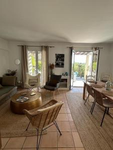 Les restanques maison des chênes vue mer 6 personnes