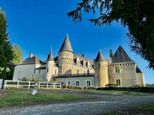 Maisons d'hotes Chateau des Feugerets : photos des chambres