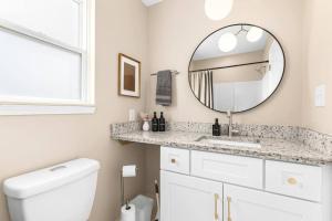 New! Comfy & Cozy Private Flat in Roseville