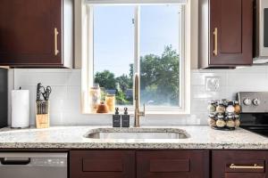 New! Comfy & Cozy Private Flat in Roseville