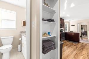 New! Comfy & Cozy Private Flat in Roseville