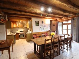 Maisons de vacances Gite Thiezac, 3 pieces, 7 personnes - FR-1-742-15 : photos des chambres