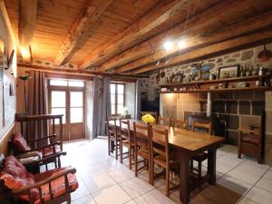 Maisons de vacances Gite Thiezac, 3 pieces, 7 personnes - FR-1-742-15 : photos des chambres