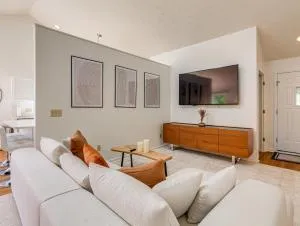 Upscale Home near Blossom, CVNP, Ski Resorts - كينت