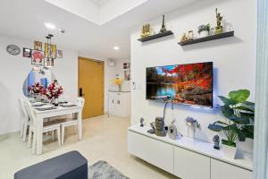 Cozy 2 Bedrooms Condo in T1 Masteri Thao Dien, Fully Furnished With Full Amenities