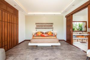 Dreamy 5 BR Villa 200m to Berawa Beach