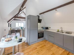 40C 2 bed Celosia Beautiful Town Centre Apartment - Pass the Keys