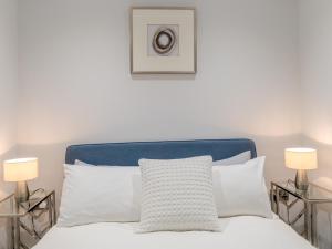 40C 2 bed Celosia Beautiful Town Centre Apartment - Pass the Keys