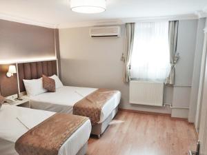 Triple Room room in Hotel Sureyya