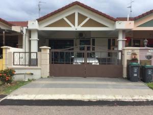 Junes Homestay@ Puteri Wangsa near Aeon & IKEA