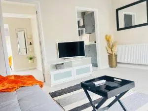 Brand New 1 Bed with Sofabed, Private Patio & Electric Parking Bay, 5min Walk to Racing & Main Strip LONG STAY WORK CONTRACTOR LEISURE - AMBER - Dullingham