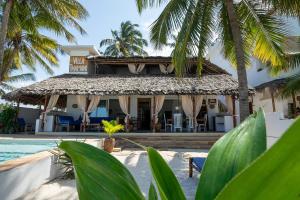 Beachfront Villa Thamani with Private Pool and Beach ZanzibarHouses