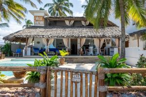 Beachfront Villa Thamani with Private Pool and Beach ZanzibarHouses