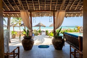 Beachfront Villa Thamani with Private Pool and Beach ZanzibarHouses