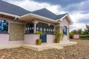 Homely Escapes - Timau