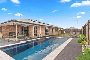 'The Pool House' Spacious Family Stay at Hervey Bay - Pialba