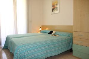 Flat with a lovely poolside garden with bbq