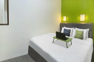 Urbanview Don Juan Pondok Gede by RedDoorz