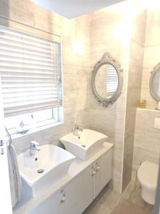 Cape Town, Sea Point, Beautiful 2 Bedroom Apartment @Tucked Away