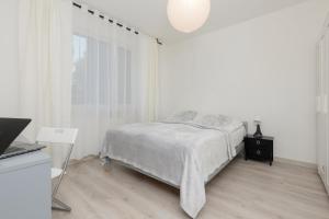 Kopcińskiego Bright & Spacious Apartment Warsaw Ursynów by Noclegi Renters