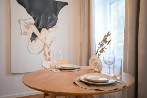 Central brand-new apartment with a patio