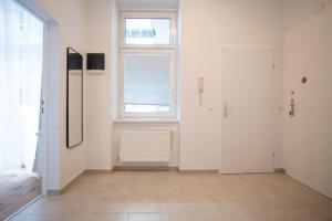 Central brand-new apartment with a patio