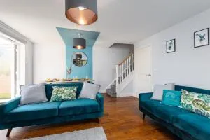 3 Bedroom House Ashford, Kent - Free Parking - Free WiFi - Big Monthly Discounts - Sleeps 5 - Elite Stays UK - Hothfield 3 Bedroom House Ashford, Kent - Free Parking - Free WiFi - Big Monthly Discounts - Sleeps 5 - Elite Stays UK - Hothfield