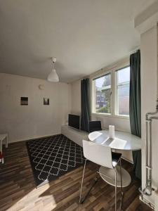 Kotimaailma - Avara yksiö lähellä hyviä liikenneyhteyksiä