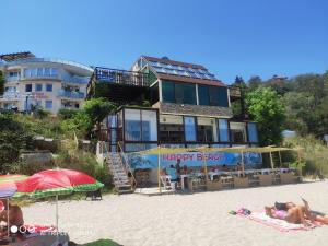 Hemingway rooms in Happy Beach