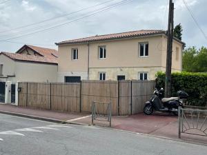 Appartements Maison pierre avec terrasse exterieur et jardin : Appartement