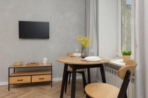 Twilight Apartment for 3 Guests Warsaw Wola by Renters