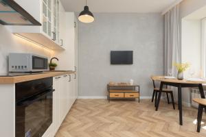 Twilight Apartment for 3 Guests Warsaw Wola by Renters